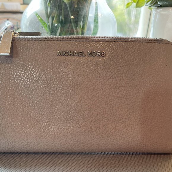 Michael Kors Adele Leather Smartphone Wallet - Picture 3 of 6